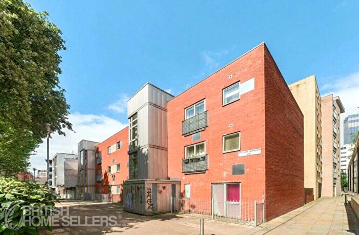 2 Bedroom Apartment For Sale In William Fairburn Way, Manchester, Greater Manchester, M4