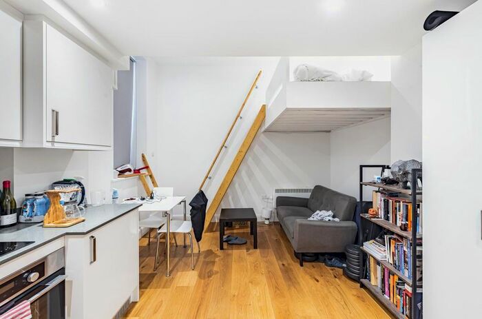Studio To Rent In Kilburn High Road, London, NW6
