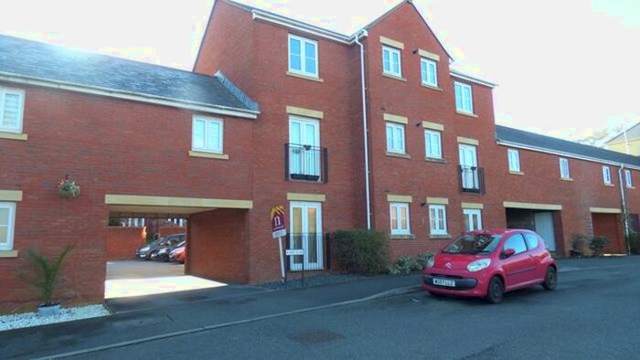 2 Bedroom Flat To Rent In Russell Walk, Exeter, EX2