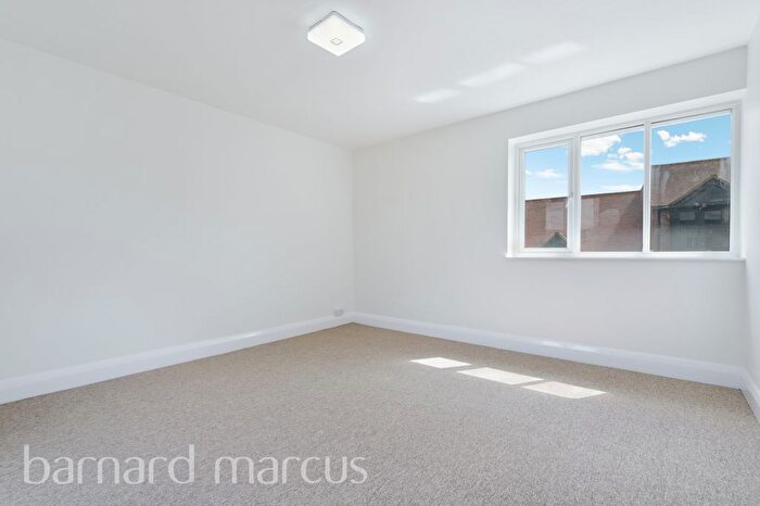 3 Bedroom Flat To Rent In High Street, Staines-Upon-Thames, TW18