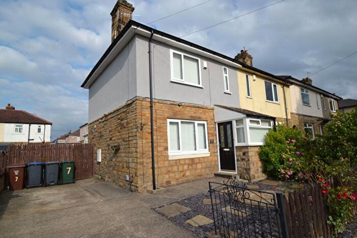 2 Bedroom End Of Terrace House For Sale In Glenside Avenue, Windhill, BD18