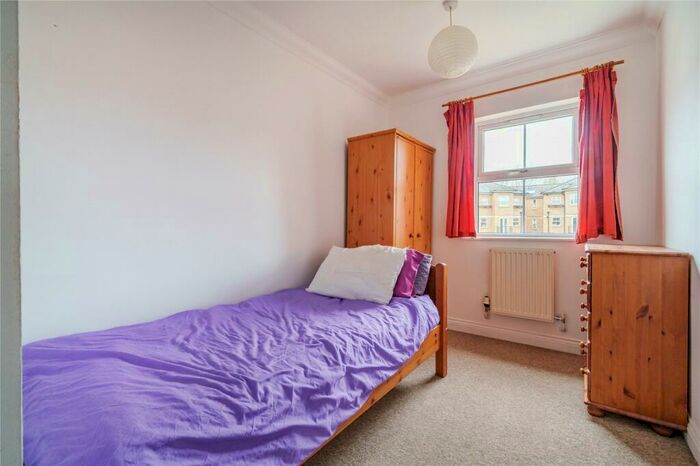 3 Bedroom Apartment For Sale In Venneit Close, Oxford, OX1