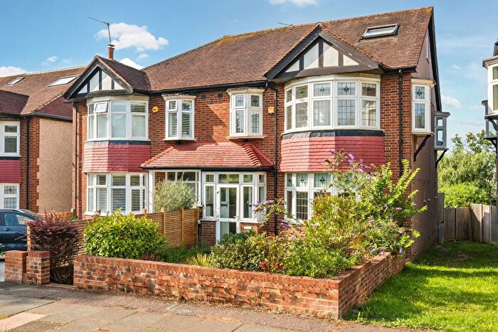 5 Bedroom Detached House For Sale In Parkway, London, SW20