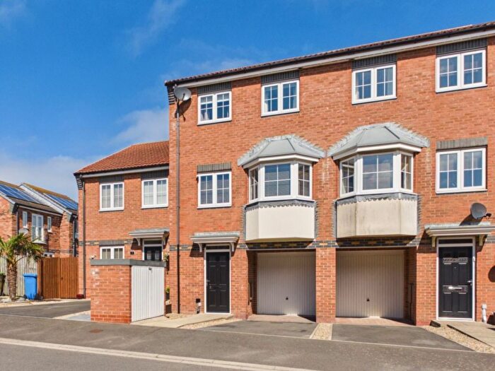 3 Bedroom Terraced House For Sale In Landsdowne Road, Whitby, YO21