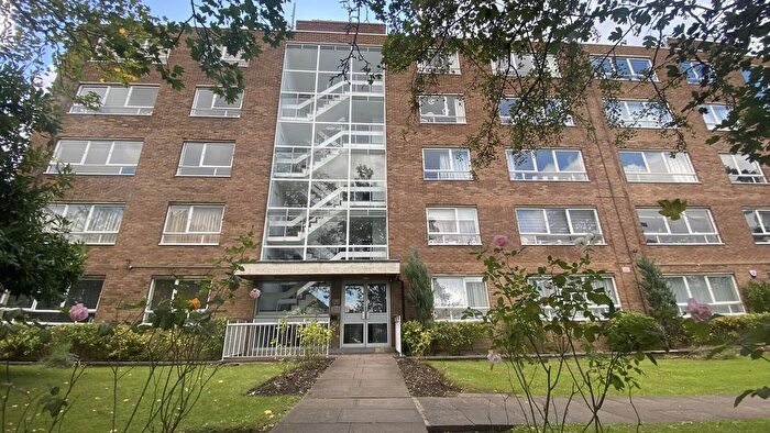 2 Bedroom Flat For Sale In Station Road, London, NW4