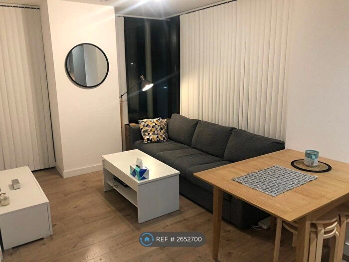 Studio To Rent In Stratosphere Tower, London, E15