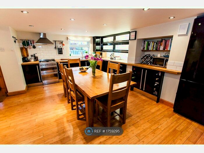 3 Bedroom Terraced House To Rent In Pasture Place, Leeds, LS7