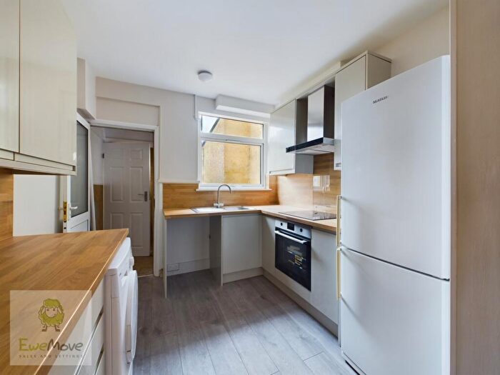 4 Bedroom Terraced House To Rent In Chatham Hill, Chatham, ME5