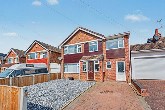 3 Bedroom Detached House For Sale In Dunvegan Drive, Rise Park, Nottingham, NG5