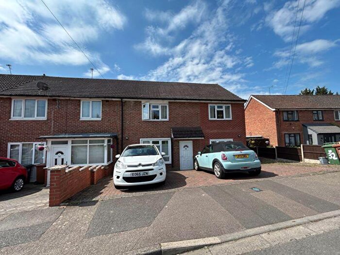 7 Bedroom Terraced House To Rent In Coningsby Drive, Potters Bar, EN6