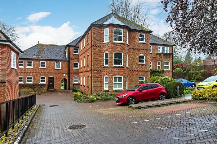 2 Bedroom Flat For Sale In Mead Road, St. Cross Mede Mead Road, SO23