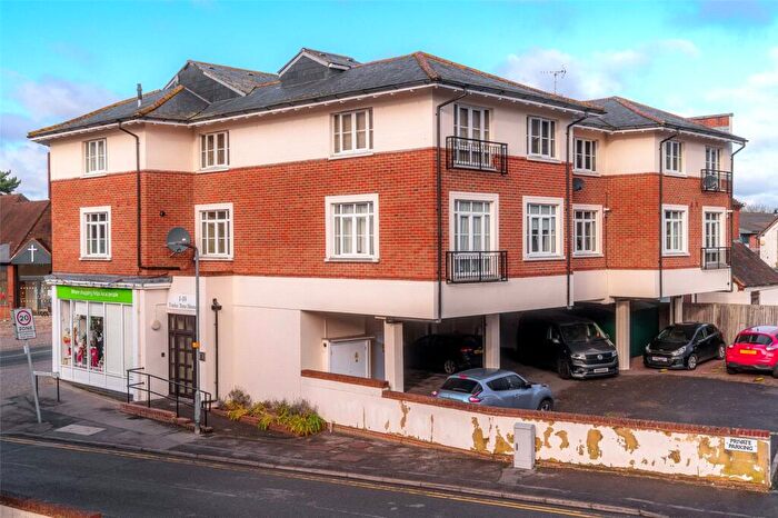 1 Bedroom Apartment For Sale In Cambridge Road, Crowthorne, Berkshire, RG45