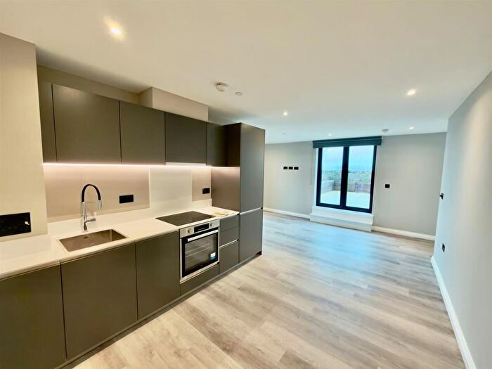 2 Bedroom Flat To Rent In Springwell Gardens, Whitehall Road, Leeds, LS12