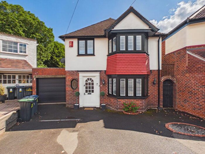 3 Bedroom Detached House For Sale In Law Cliff Road, Birmingham, B42