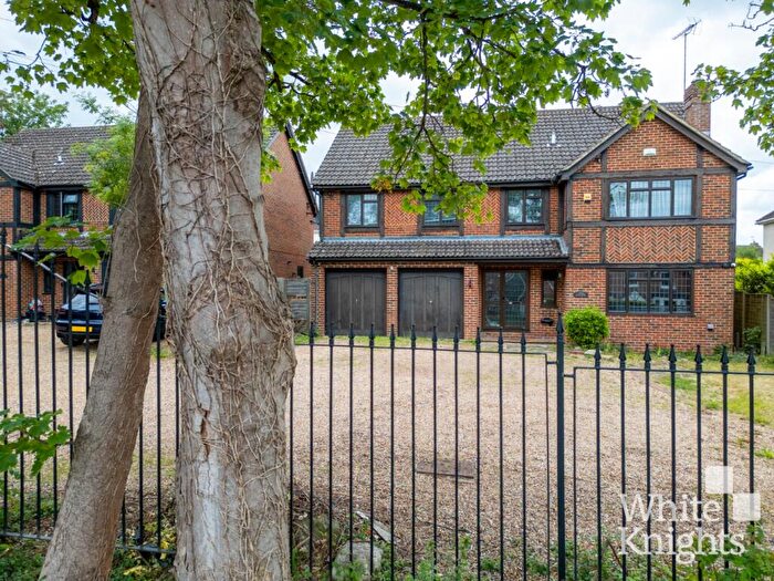 4 Bedroom Detached House For Sale In Basingstoke Road, Spencers Wood, Reading, RG7