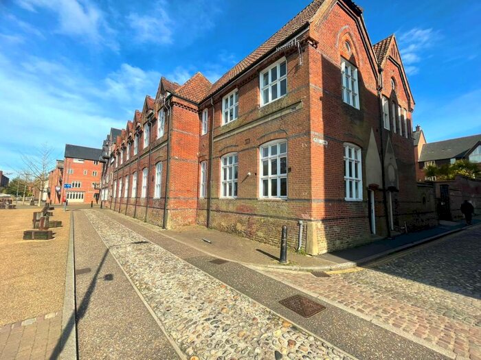 3 Bedroom Flat To Rent In Pigg Lane, Norwich, NR3