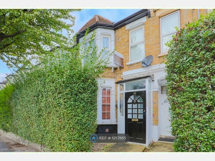 2 Bedroom Flat To Rent In Leyton, London, E10