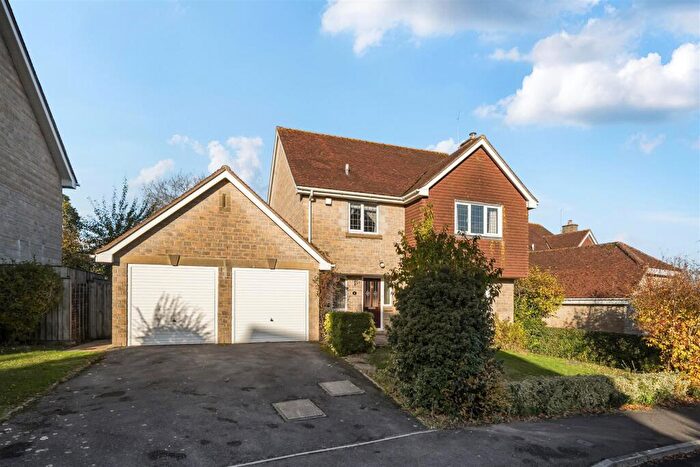 4 Bedroom Detached House For Sale In Sandes Close, Chippenham, SN15