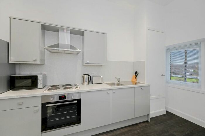 2 Bedroom Flat To Rent In Union Street, Stirling Town, Stirling, FK8