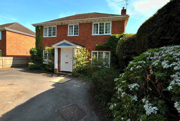 4 Bedroom Detached House To Rent In Grosvenor Road, Caversham, Reading, RG4