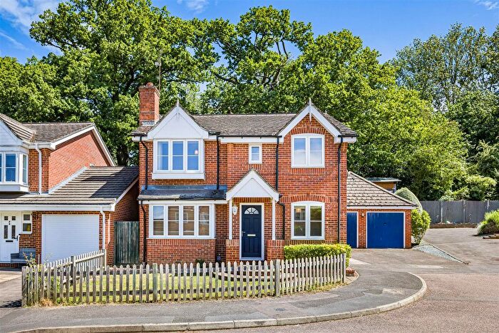 4 Bedroom Detached House For Sale In Morlais, Emmer Green, Reading, RG4