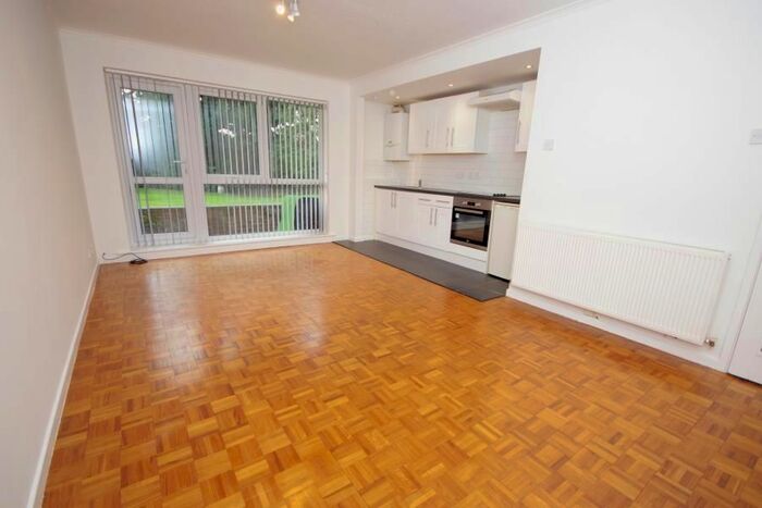 2 Bedroom Flat To Rent In Nigel Court, Seymour Road, Finchley, N3