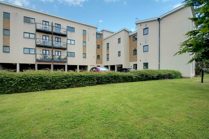 2 Bedroom Apartment To Rent In Birtchnell Close, Berkhamsted, HP4