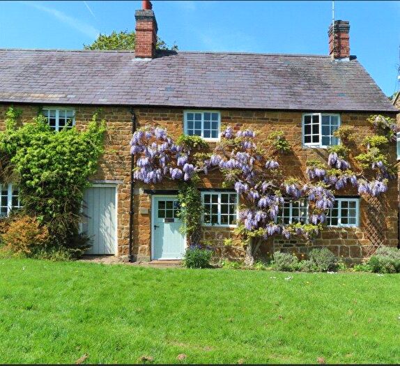 3 Bedroom Semi Detached House For Sale In The Green, Warmington, Banbury, Warwickshire, OX17