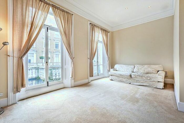 1 Bedroom Flat To Rent In Harcourt Terrace, London, SW10