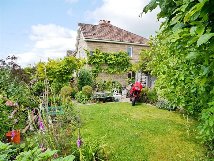 3 Bedroom Semi Detached House For Sale In Priestley Grove, Calne, SN11