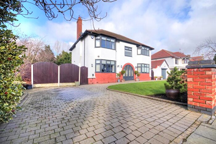 4 Bedroom Detached House For Sale In Roehampton Drive, Liverpool, L23