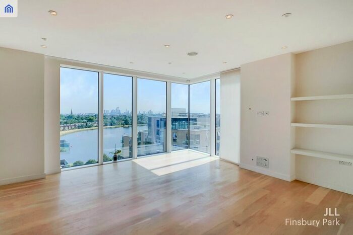 3 Bedroom Flat To Rent In Residence Tower, Woodberry Grove, N4
