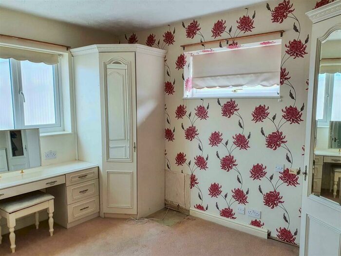 2 Bedroom Detached Bungalow To Rent In East View, West Bridgford, Nottingham, NG2
