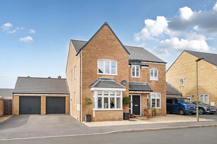 5 Bedroom Detached House For Sale In Abraham Way, Minster Lovell, OX29