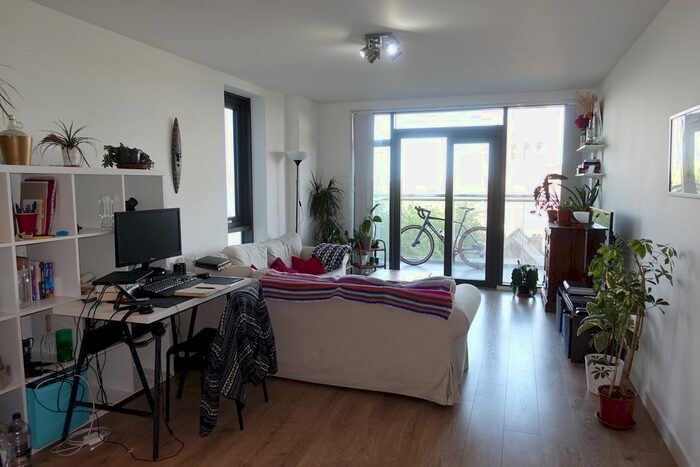 3 Bedroom Flat To Rent In Beechwood Road, Dalston, E8