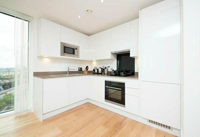 3 Bedroom Flat To Rent In Sky View Tower, High Street, London, E15