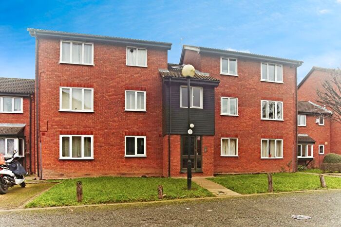 1 Bedroom Flat For Sale In Firs Close, Mitcham, CR4