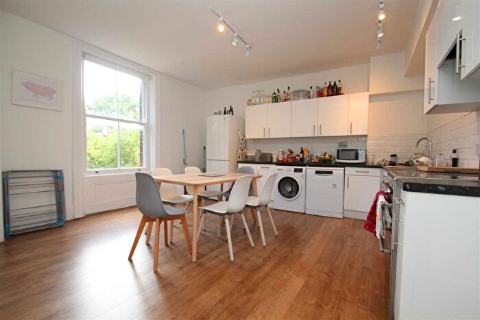 3 Bedroom Flat To Rent In Bishopswood Road, Highgate, N6