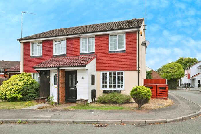 3 Bedroom Semi-Detached House For Sale In Cranleigh Close, Cheshunt, Waltham Cross, EN7