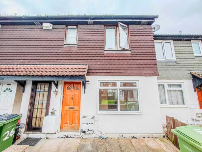 1 Bedroom Flat To Rent In Celandine Drive, Central Thamesmead, London, SE28