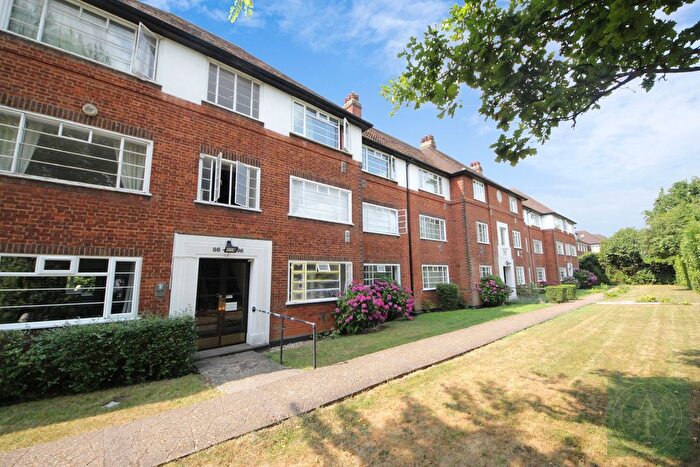 2 Bedroom Flat For Sale In Monarch Court, East Finchley, London, N2