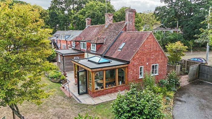 4 Bedroom Detached House For Sale In Cowpitts Lane, Ringwood, BH24
