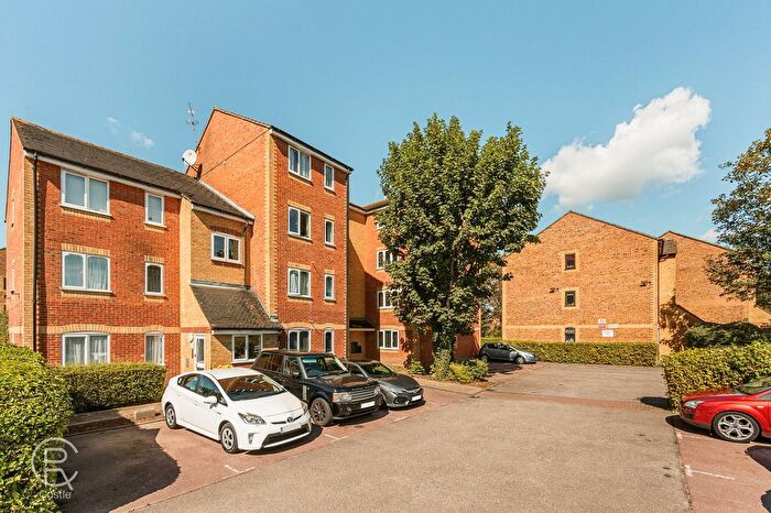 Studio For Sale In Burket Close, Norwood Green, Southall, UB2