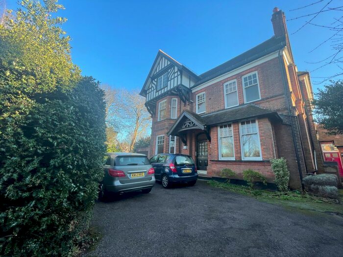 1 Bedroom Flat To Rent In Lovelace Road, Surbiton KT6