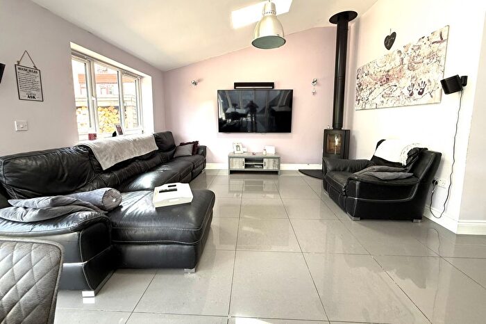 4 Bedroom Detached House For Sale In Stradbroke Road, NR33