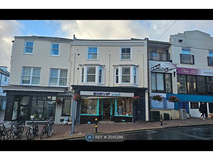 2 Bedroom Flat To Rent In Fore Street, Exeter, Devon, EX4