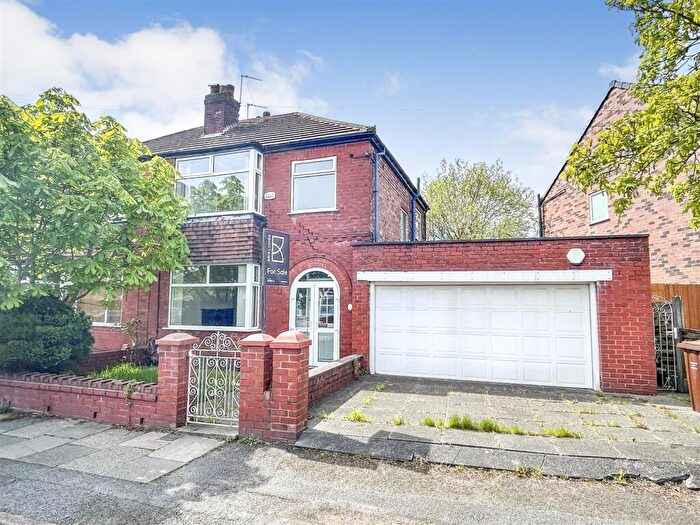 3 Bedroom Semi-Detached House For Sale In Wentworth Road, Swinton, Manchester, M27