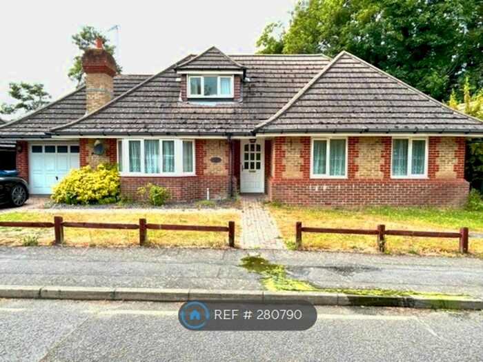 4 Bedroom Detached House To Rent In Larcombe Close, Croydon, CR0