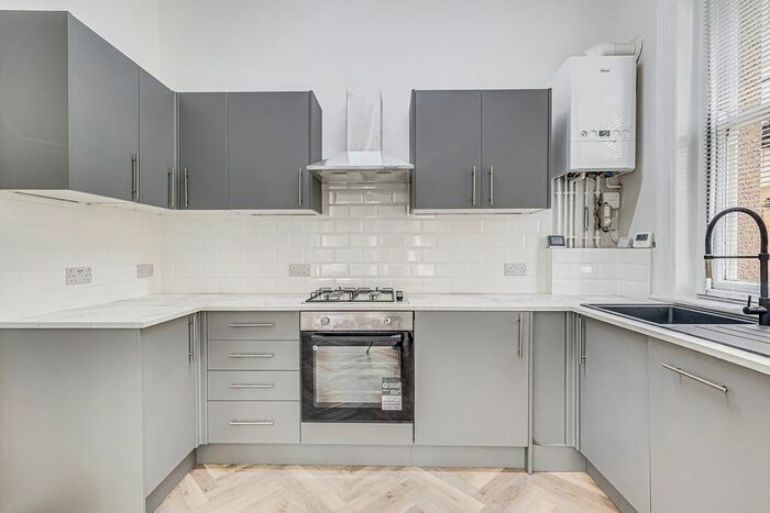 1 Bedroom Flat To Rent In Imperial Avenue, Westcliff-On-Sea, SS0