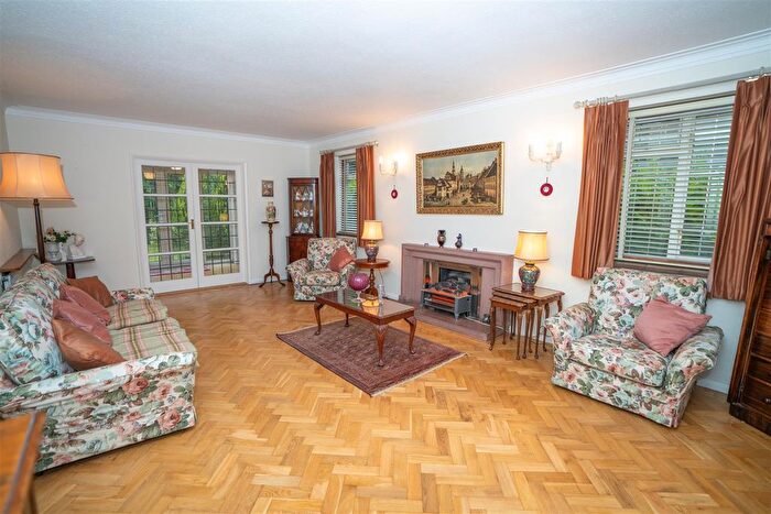 4 Bedroom Detached House To Rent In Moreland Drive, Gerrards Cross, SL9